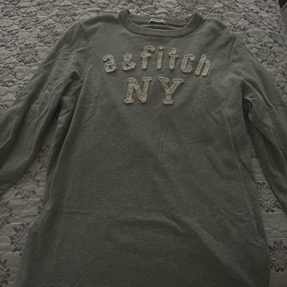 A&F Crewneck 🩶🤍